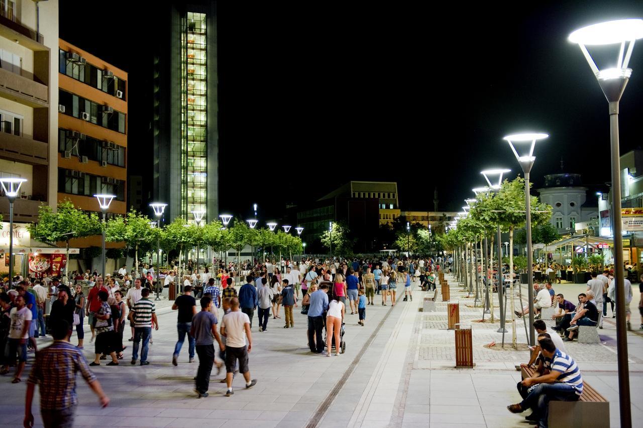 Boulevard Prishtina Enes Приштина Екстер'єр фото